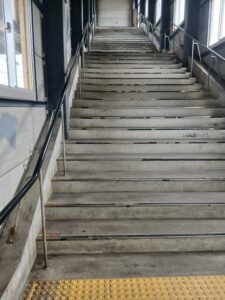 ほしみ駅の階段